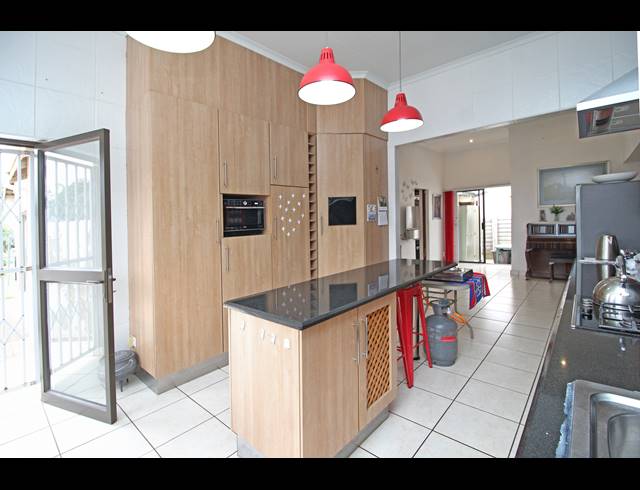 3 BEDROOM HOUSE FOR SALE IN KENSINGTON